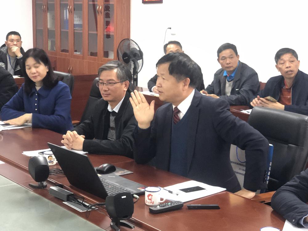 3到訪名校長、專家黃新古校長（前排右一）、于偉就校長（左一）.jpg